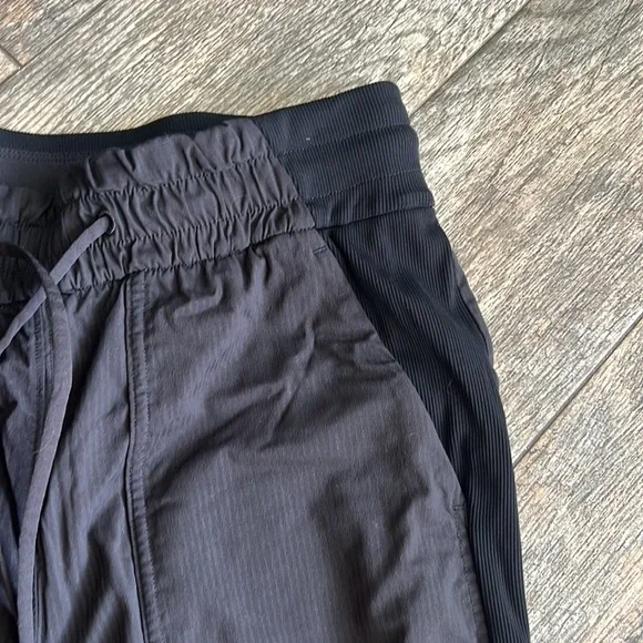 Lululemon dance studio joggers ~ EUC - Picture 7 of 12